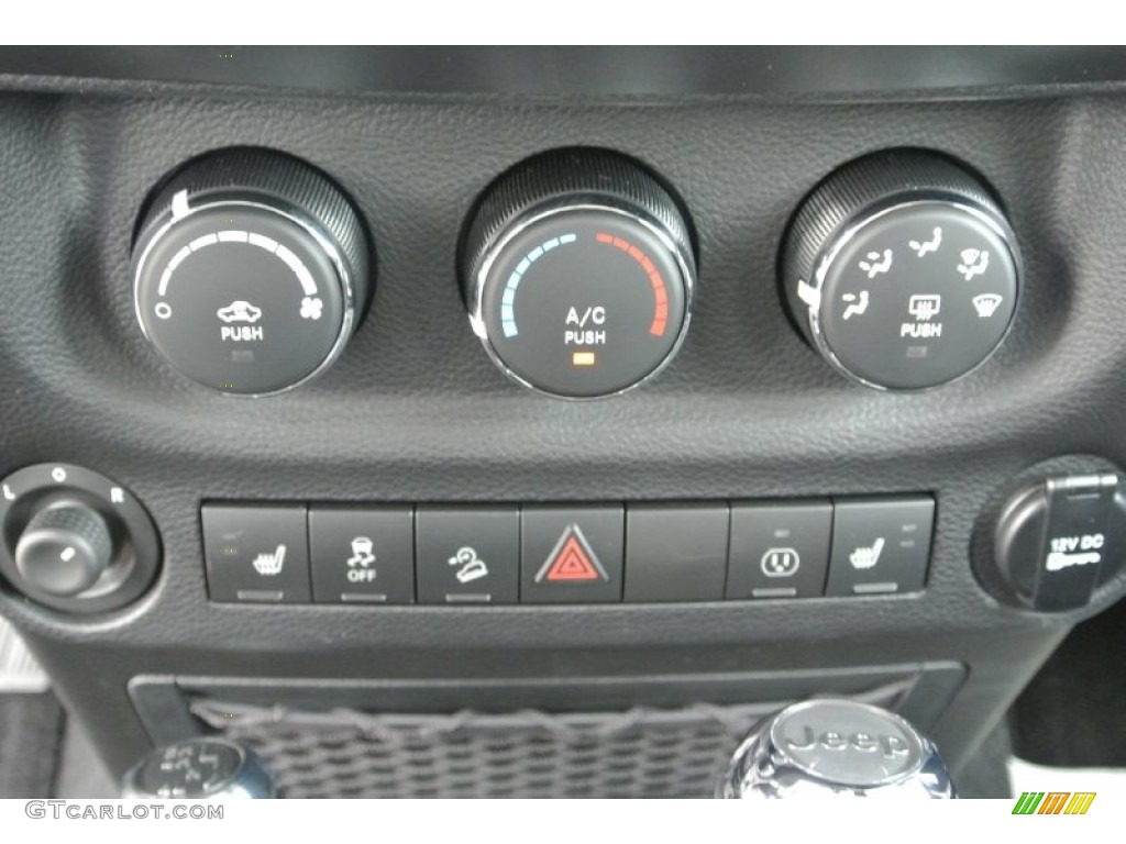 2014 Jeep Wrangler Unlimited Sahara 4x4 Controls Photo #85029577