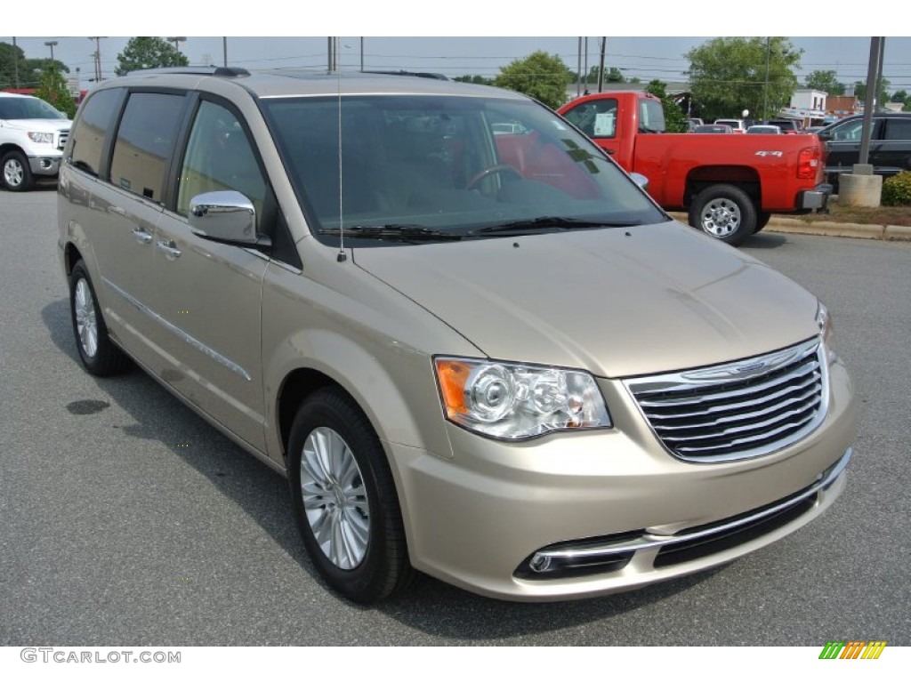 Cashmere Pearl 2014 Chrysler Town & Country Limited Exterior Photo #85029844