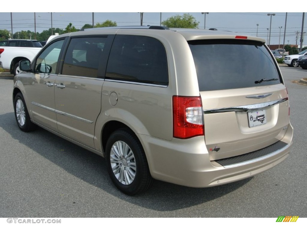 2014 Town & Country Limited - Cashmere Pearl / Dark Frost Beige/Medium Frost Beige photo #4