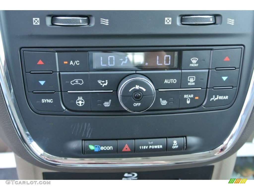2014 Chrysler Town & Country Limited Controls Photo #85030078