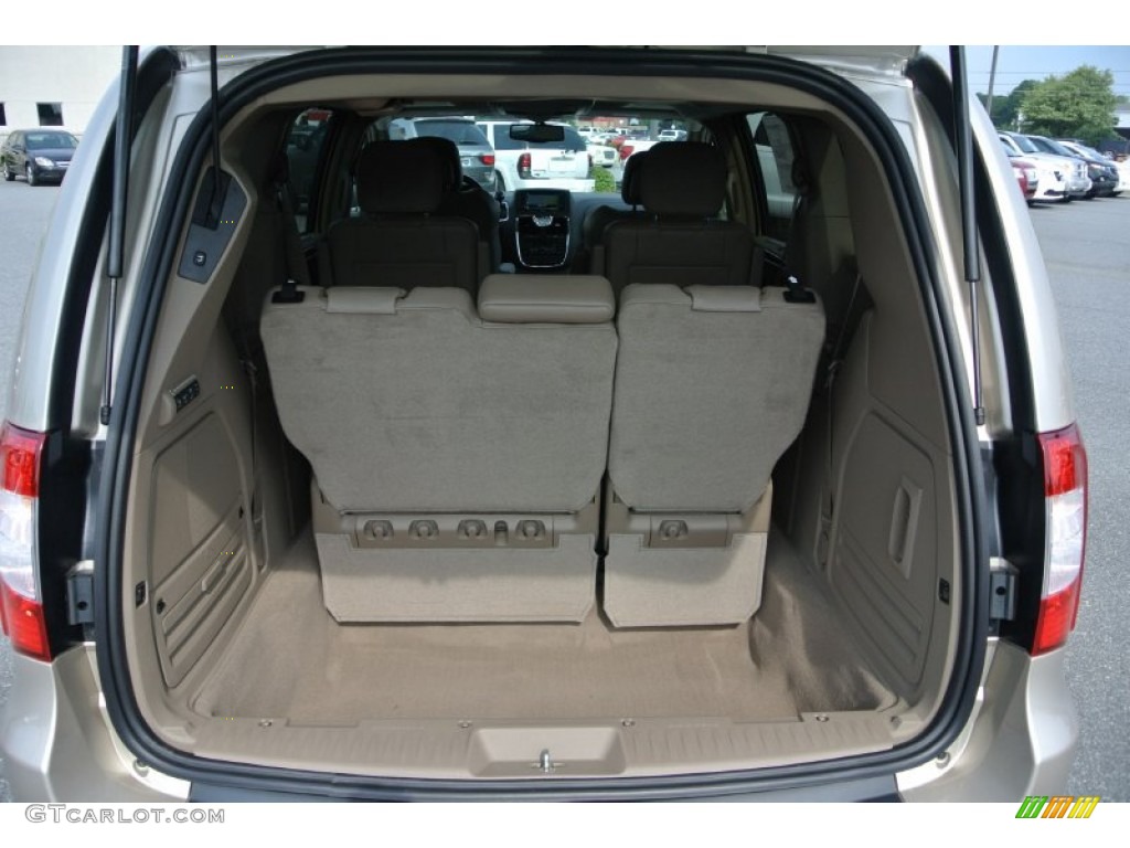 2014 Chrysler Town & Country Limited Trunk Photo #85030219