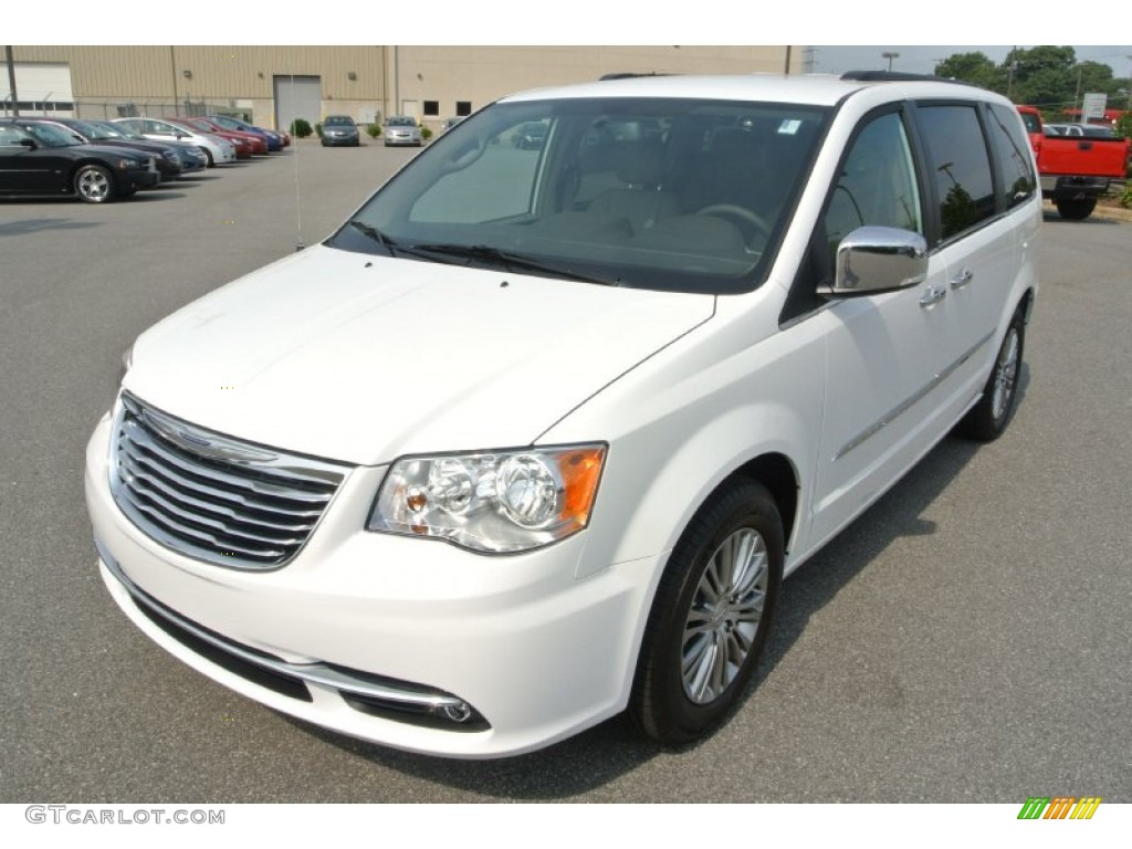 Bright White 2014 Chrysler Town & Country Touring-L Exterior Photo #85031380