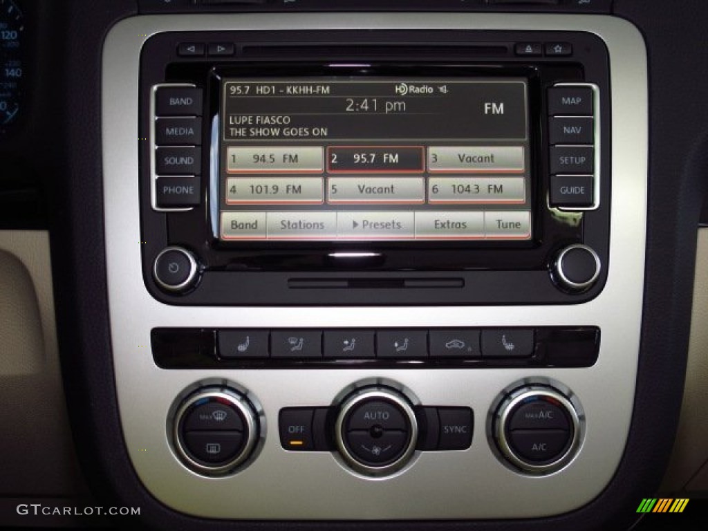 2014 Volkswagen Eos Executive Controls Photo #85034405