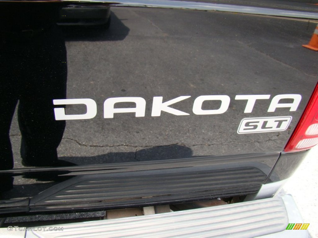 2004 Dakota SLT Quad Cab - Black / Dark Slate Gray photo #29