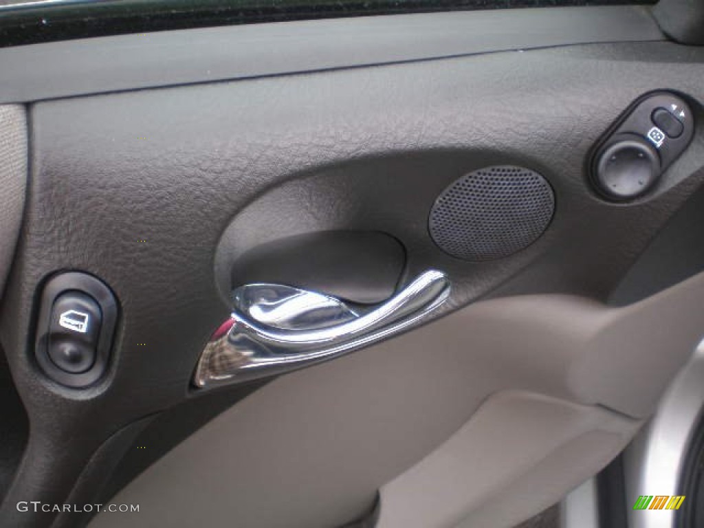 2003 Saturn L Series LW200 Wagon Controls Photo #85034908