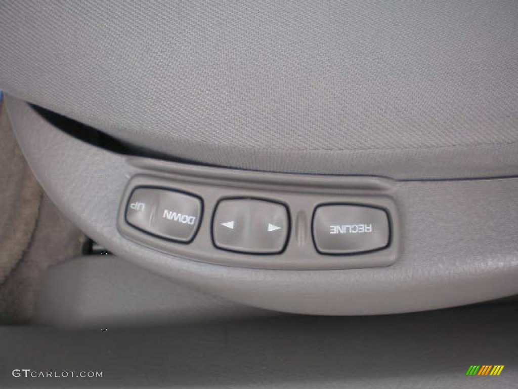 2003 L Series LW200 Wagon - Bright Silver / Gray photo #15
