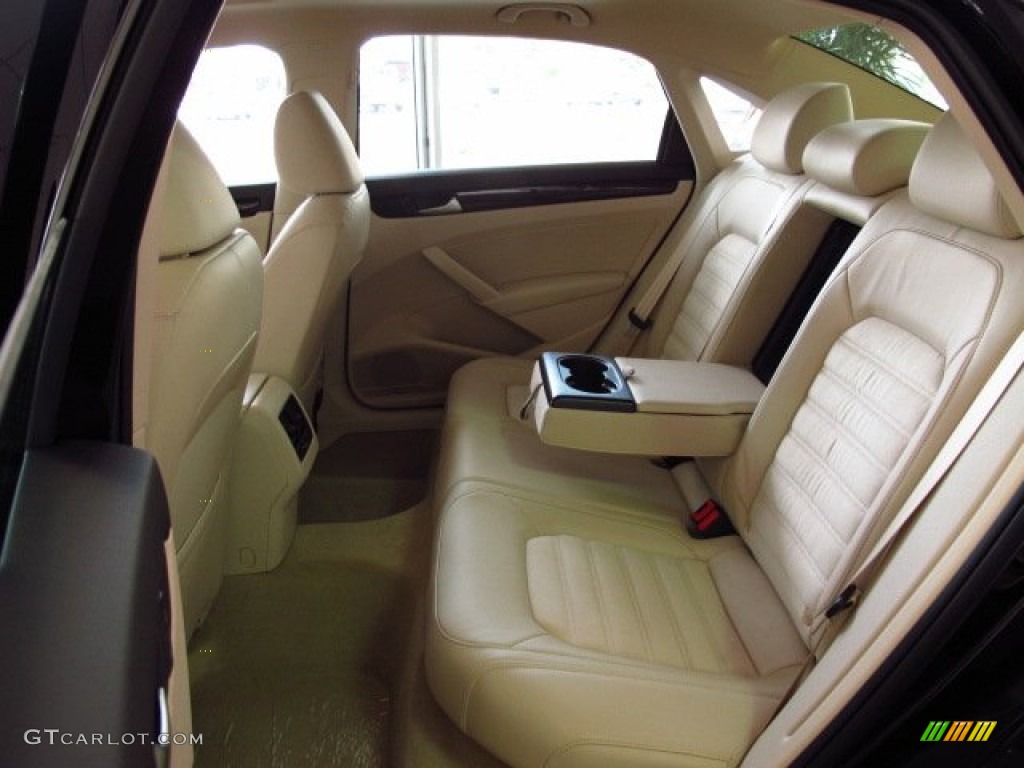 2014 Volkswagen Passat TDI SEL Premium Rear Seat Photo #85035409