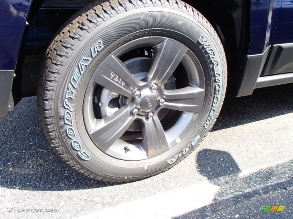 2014 Patriot Freedom Edition 4x4 - True Blue Pearl / Freedom Edition Dark Slate Gray/Silver Stitching photo #3