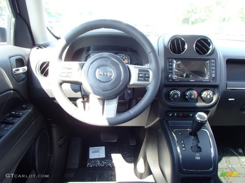 2014 Patriot Freedom Edition 4x4 - True Blue Pearl / Freedom Edition Dark Slate Gray/Silver Stitching photo #7