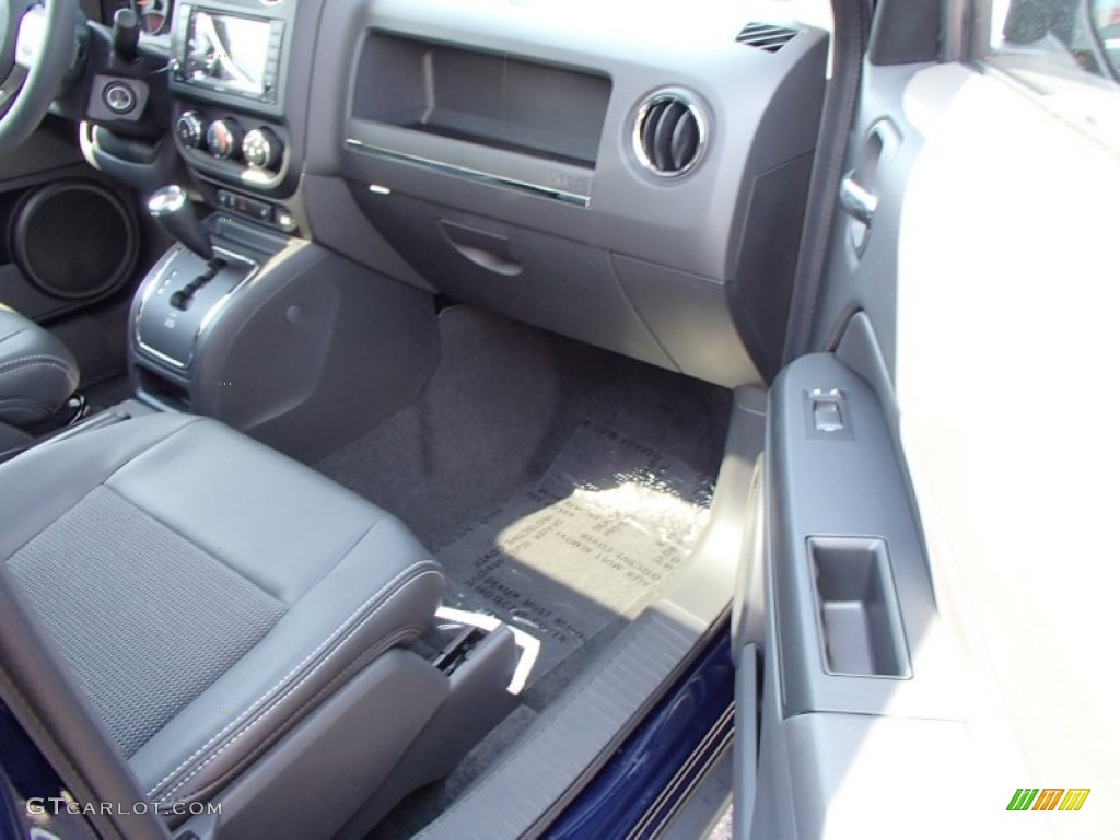 2014 Patriot Freedom Edition 4x4 - True Blue Pearl / Freedom Edition Dark Slate Gray/Silver Stitching photo #8