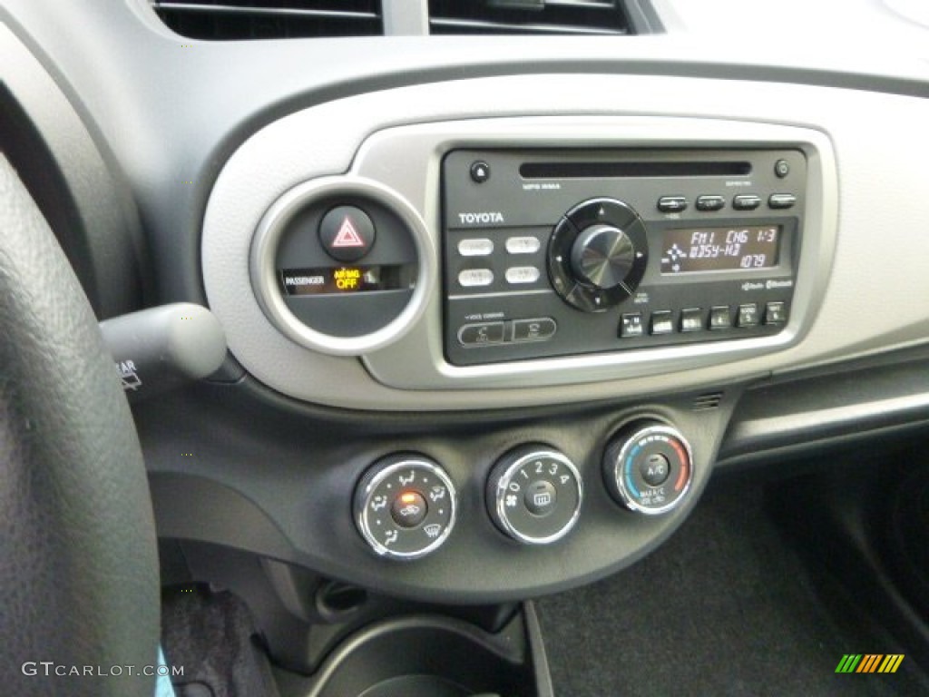 2014 Toyota Yaris LE 5 Door Controls Photo #85036486