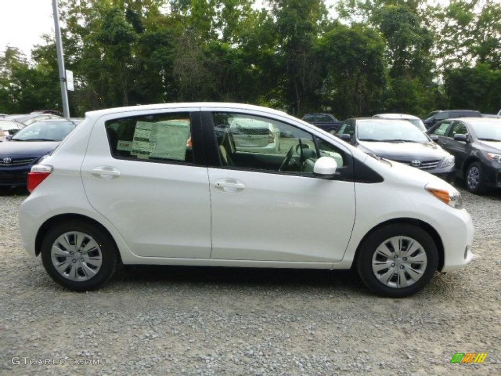 Super White 2014 Toyota Yaris LE 5 Door Exterior Photo #85036579