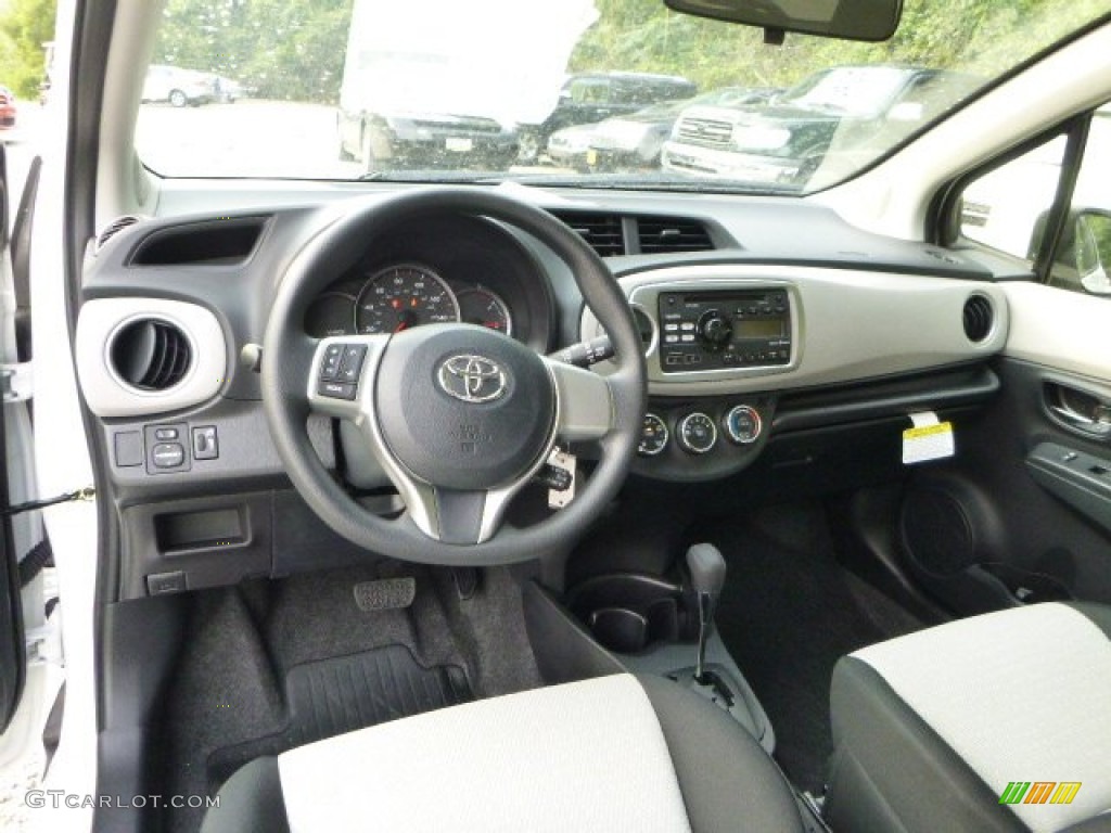 Ash Interior 2014 Toyota Yaris LE 5 Door Photo #85036810