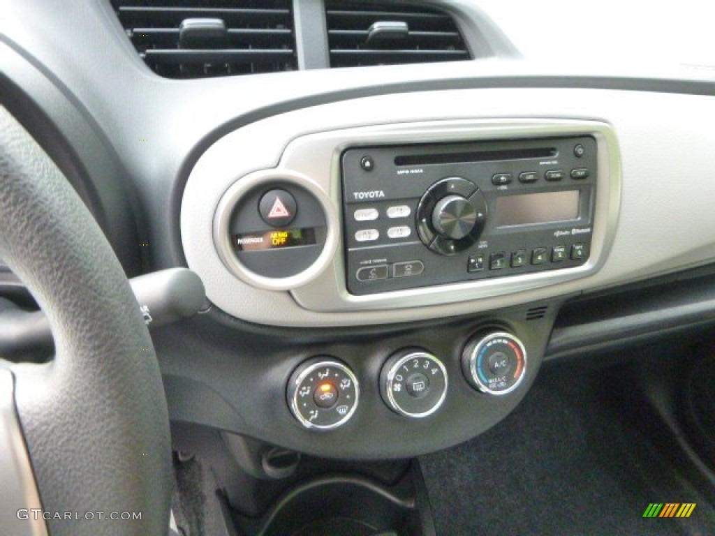 2014 Toyota Yaris LE 5 Door Controls Photo #85036935