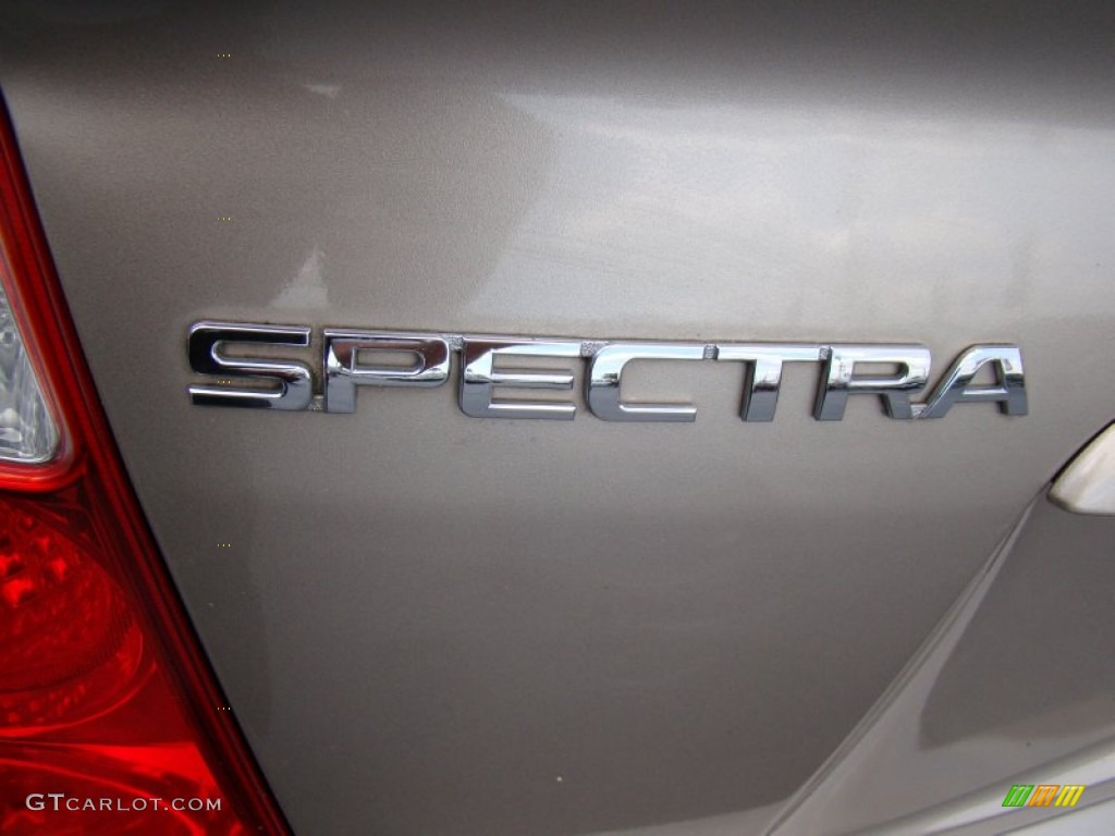 2004 Spectra LX Sedan - Sand Beige / Beige photo #27