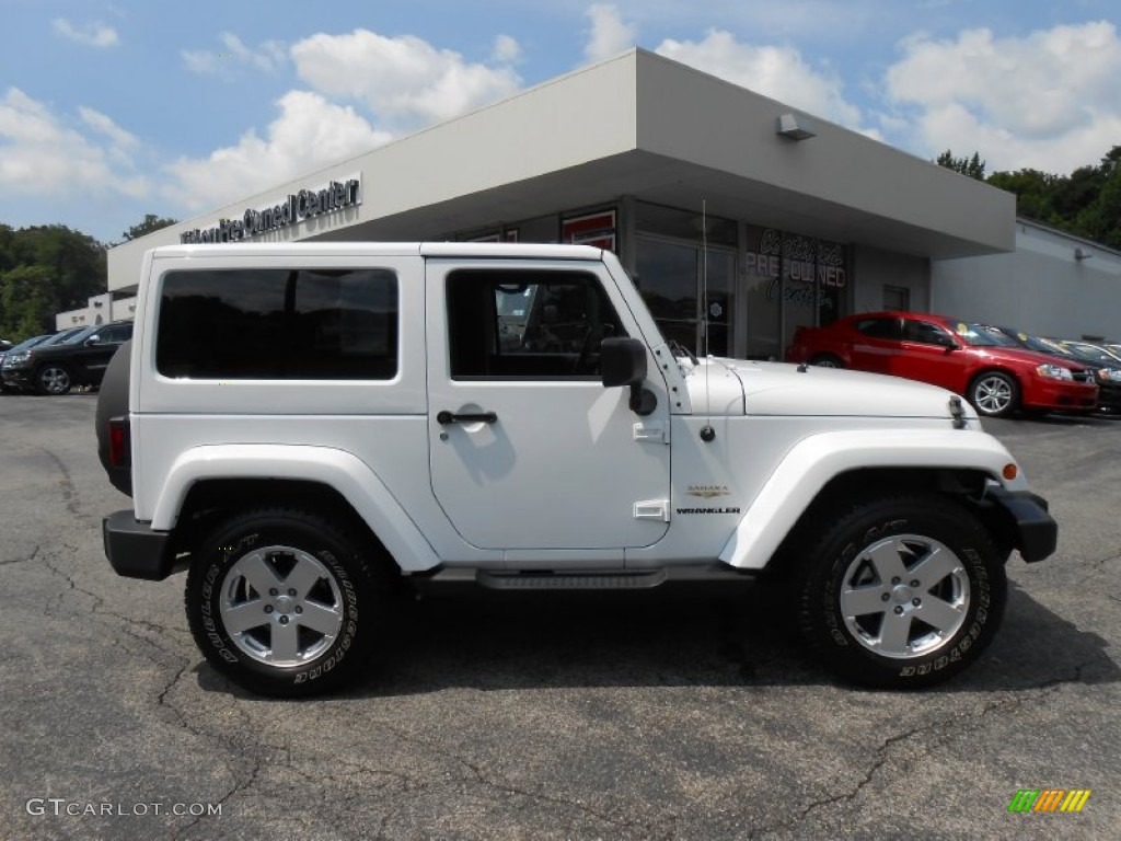 2012 Wrangler Sahara 4x4 - Bright White / Black photo #8