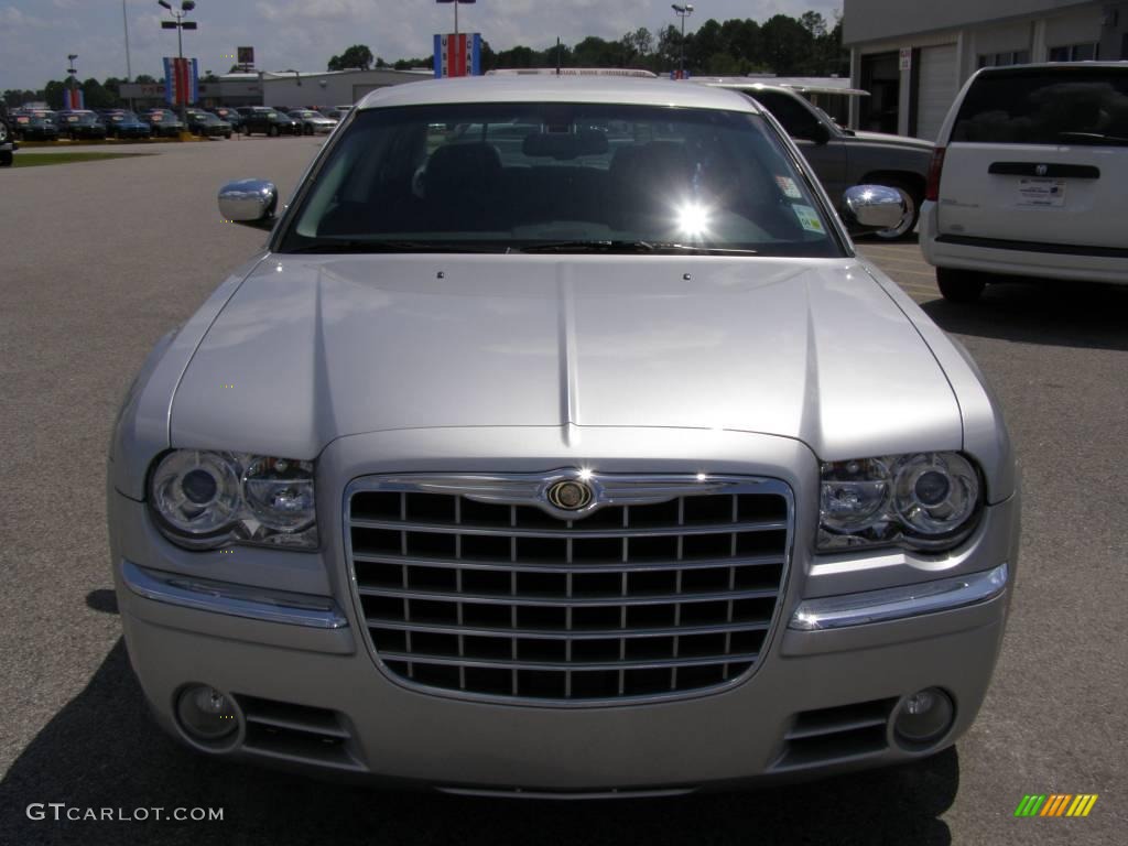 2008 300 C HEMI - Bright Silver Metallic / Dark Slate Gray photo #8