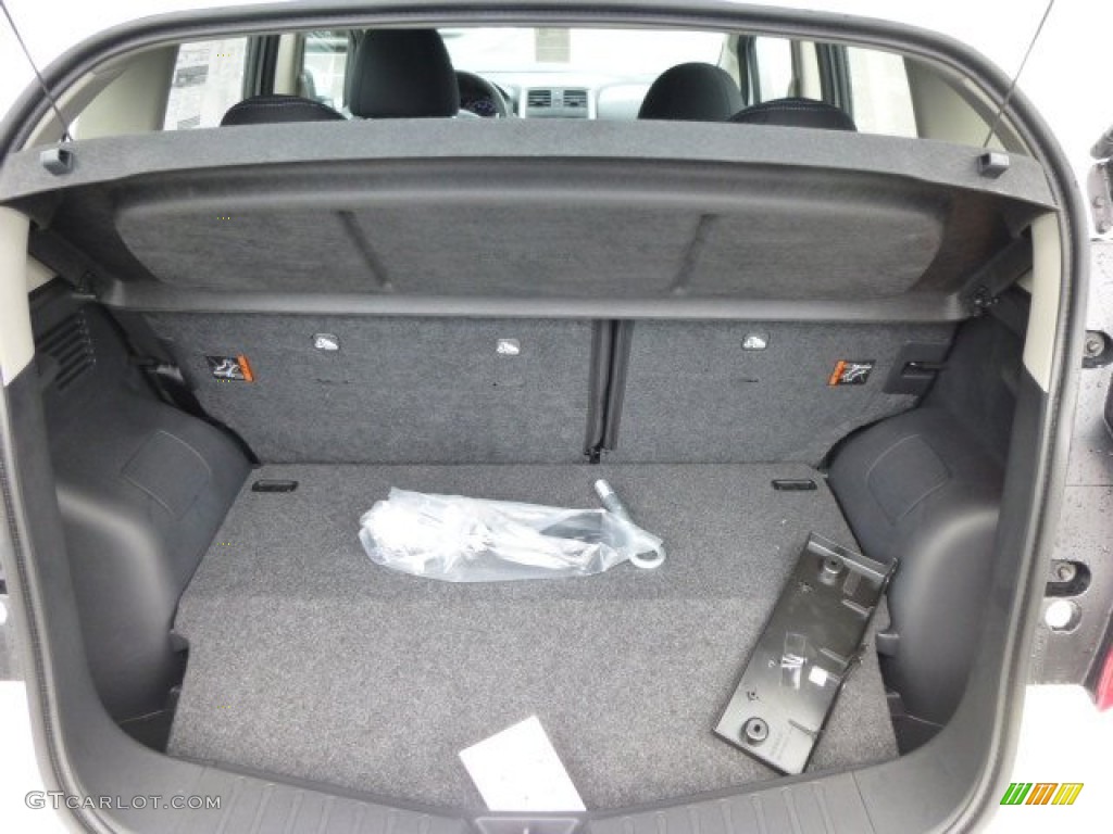 2014 Nissan Versa Note SV Trunk Photos