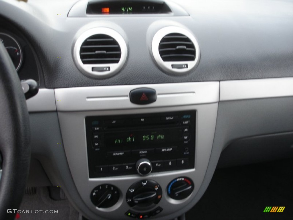 2007 Suzuki Forenza Wagon Controls Photo #85040296