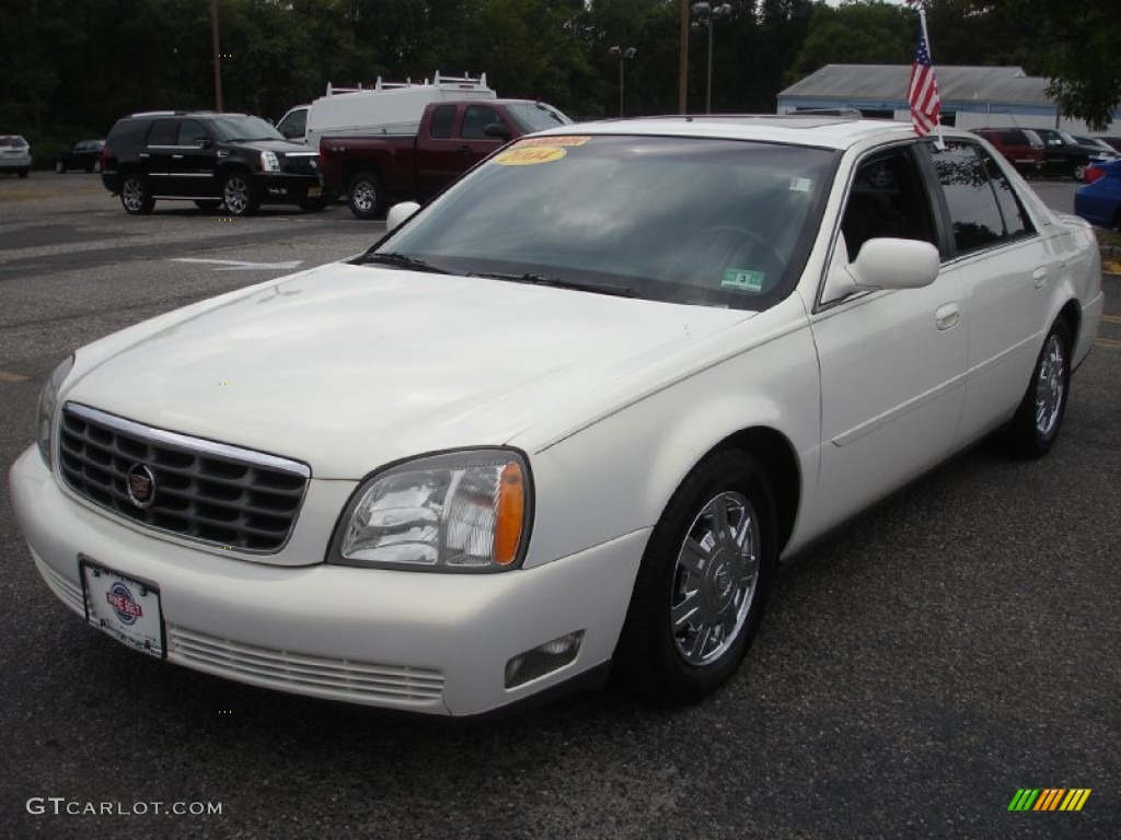 2004 DeVille Sedan - Cotillion White / Black photo #1