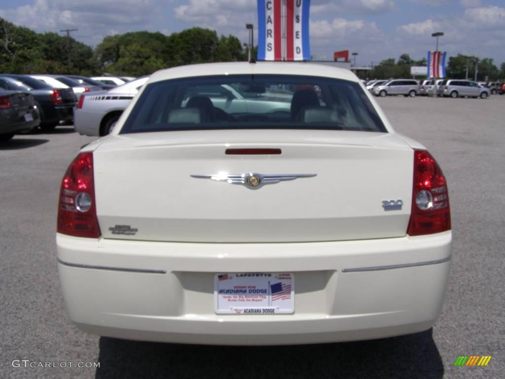 2008 300 Touring - Cool Vanilla White / Dark Slate Gray photo #4