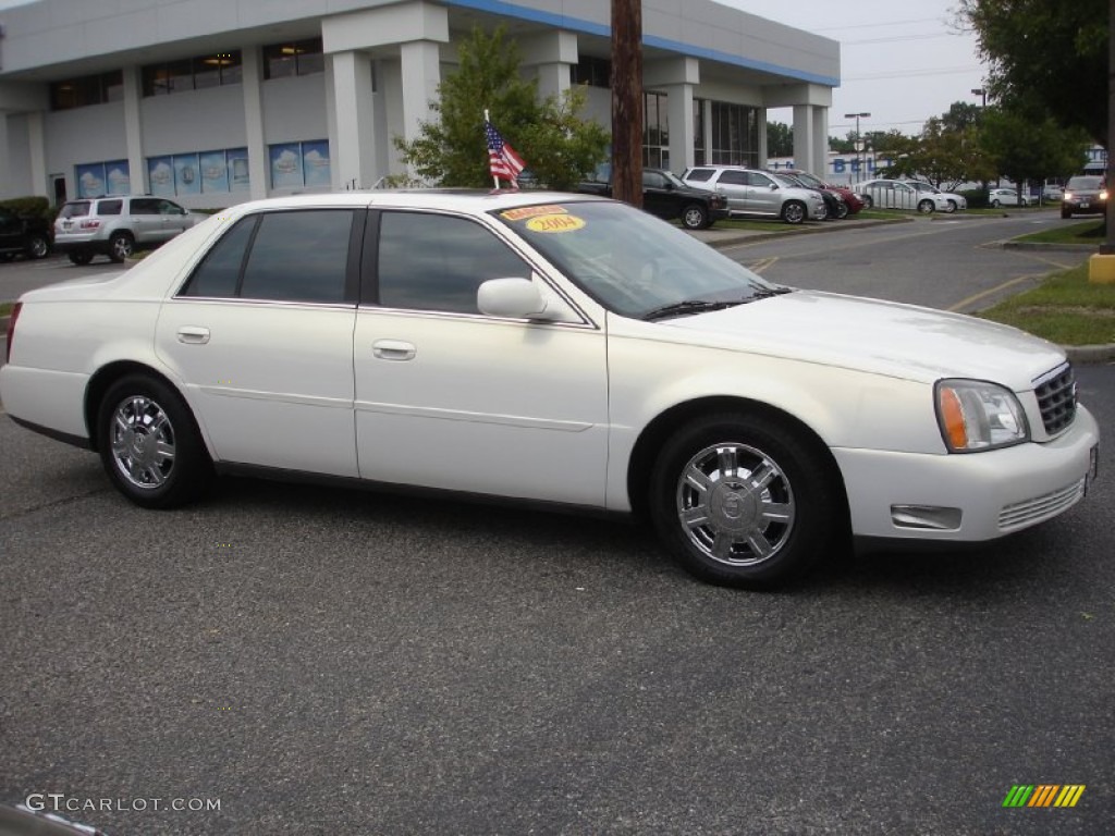 2004 DeVille Sedan - Cotillion White / Black photo #7