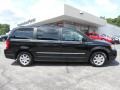 2009 Brilliant Black Crystal Pearl Chrysler Town & Country Touring  photo #8