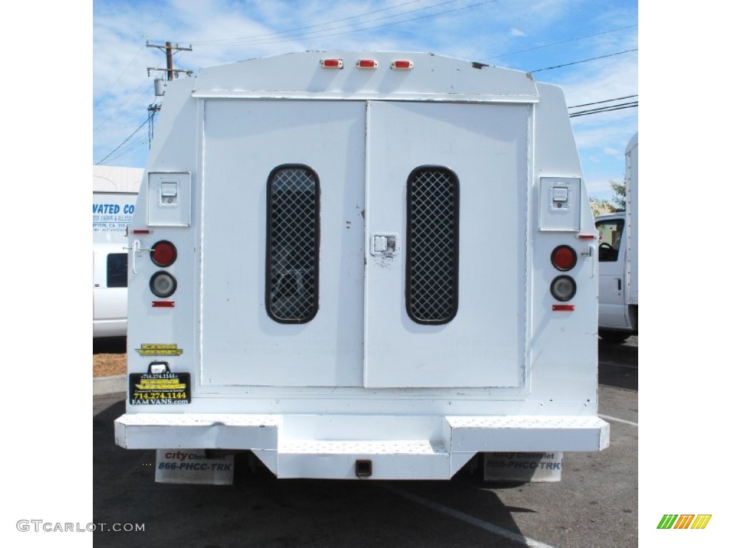 2004 Express 3500 Cutaway Commercial Van - Summit White / Neutral photo #4