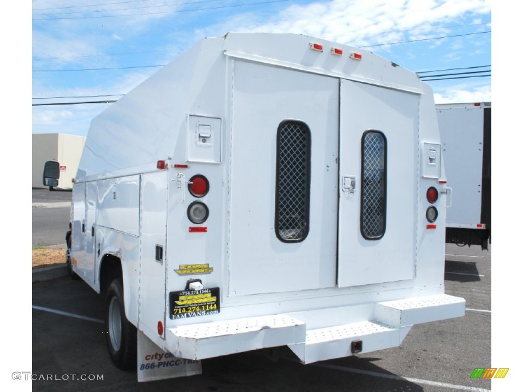 2004 Express 3500 Cutaway Commercial Van - Summit White / Neutral photo #5
