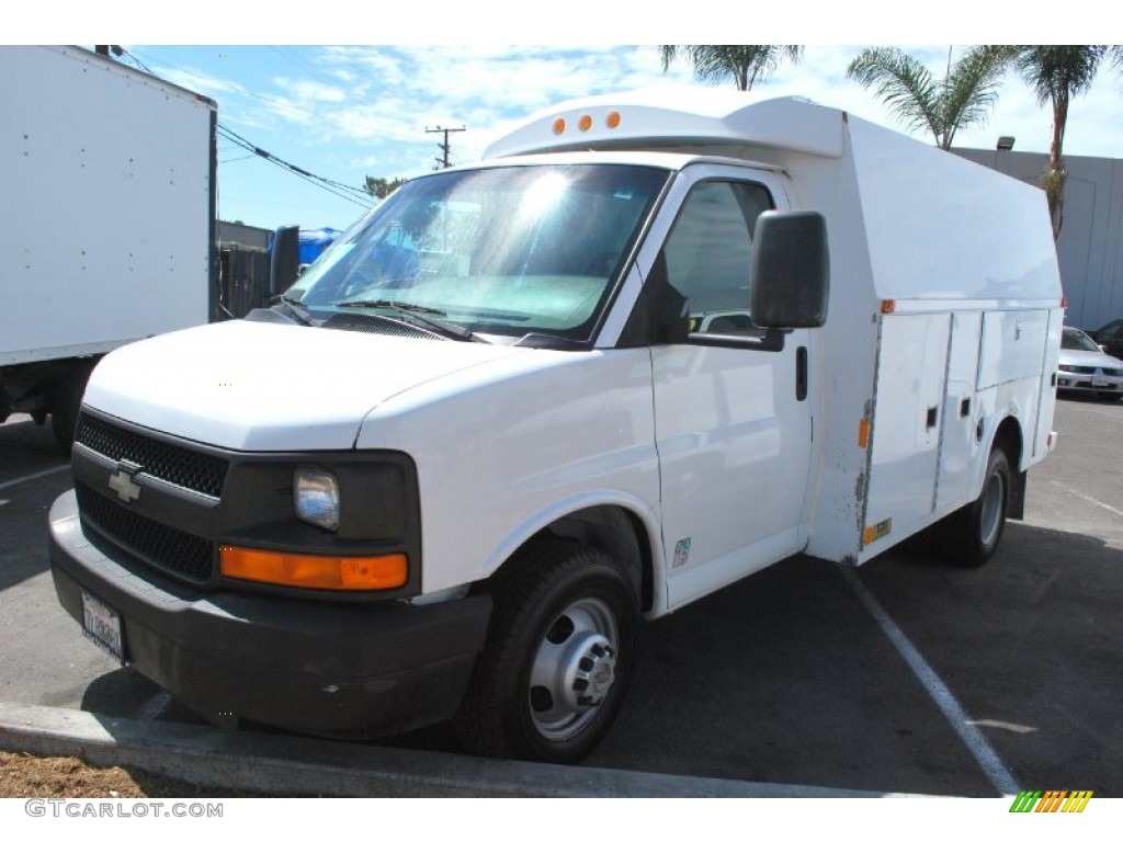 2004 Express 3500 Cutaway Commercial Van - Summit White / Neutral photo #6