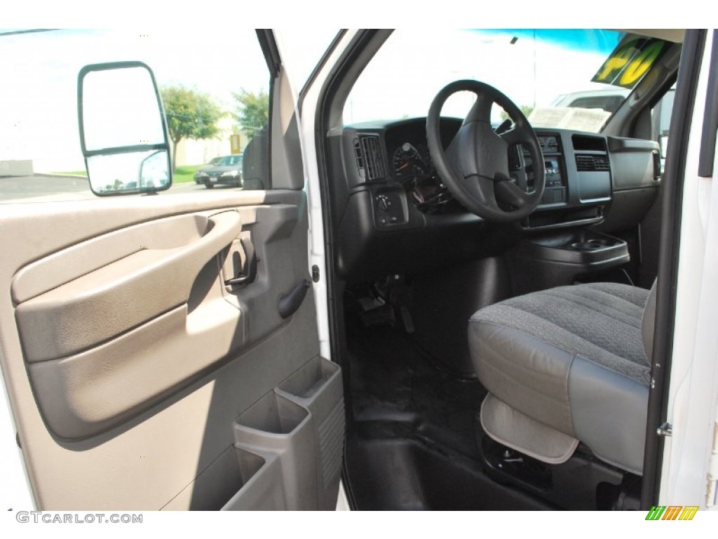 Neutral Interior 2004 Chevrolet Express 3500 Cutaway Commercial Van Photo #85042546
