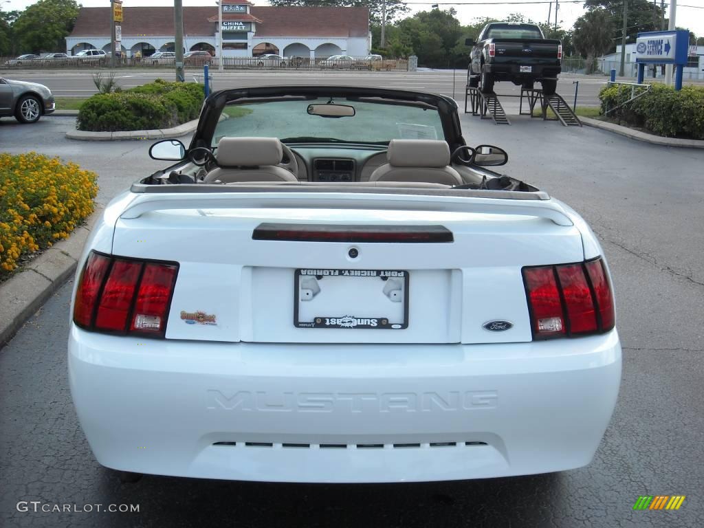 2000 Mustang V6 Convertible - Crystal White / Medium Parchment photo #6