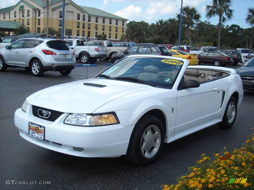 2000 Mustang V6 Convertible - Crystal White / Medium Parchment photo #9