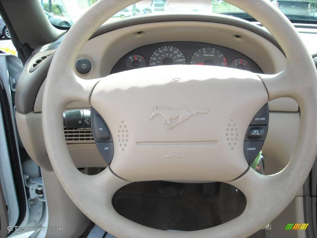 2000 Mustang V6 Convertible - Crystal White / Medium Parchment photo #28
