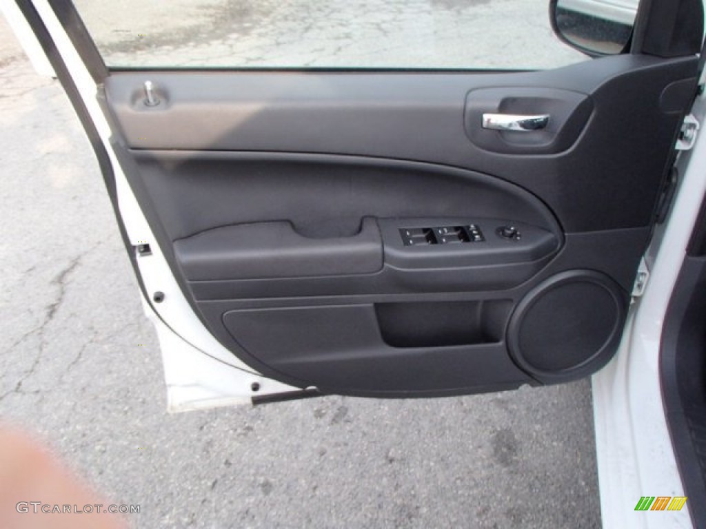 2011 Caliber Mainstreet - Bright White / Dark Slate Gray photo #11