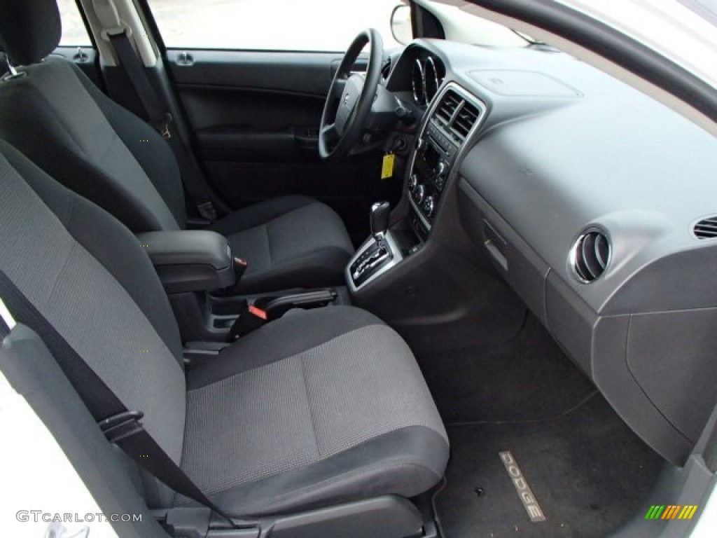 2011 Caliber Mainstreet - Bright White / Dark Slate Gray photo #16