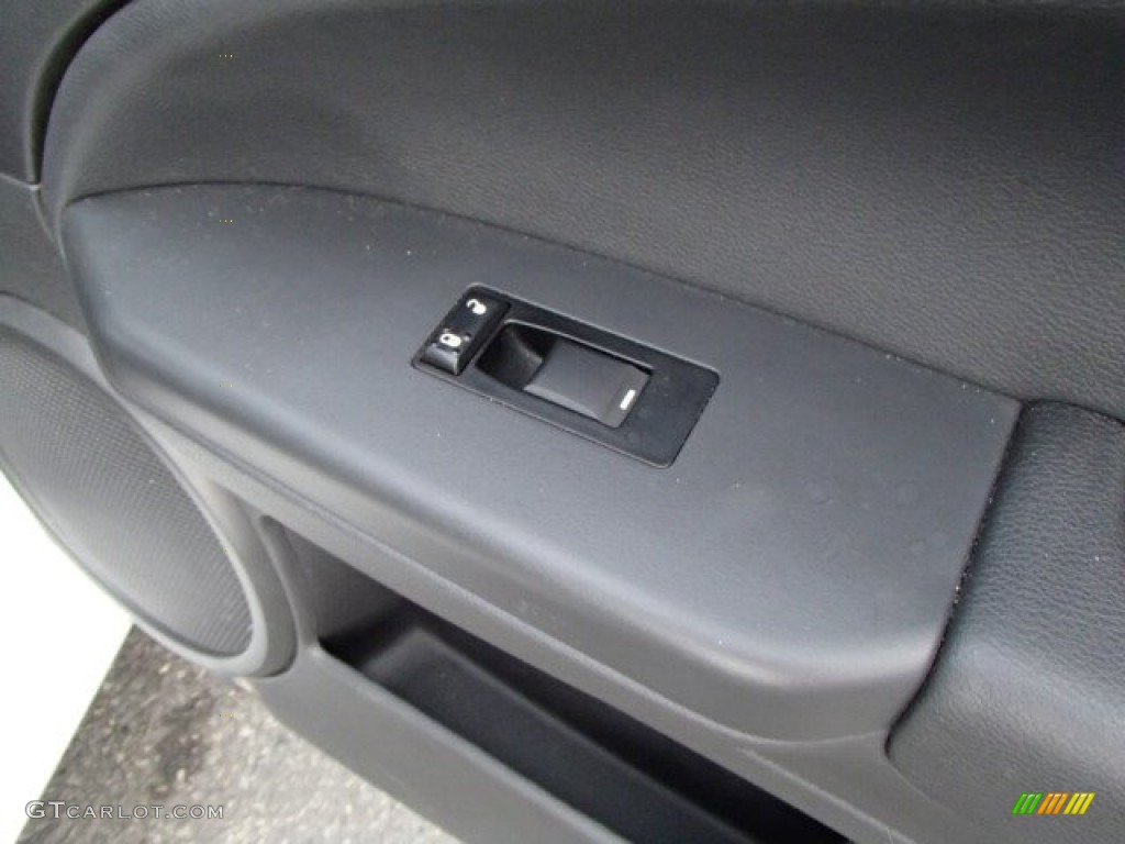 2011 Caliber Mainstreet - Bright White / Dark Slate Gray photo #17
