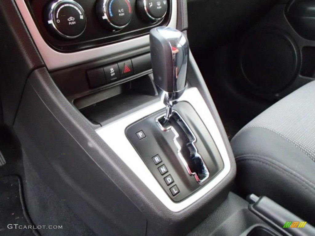 2011 Caliber Mainstreet - Bright White / Dark Slate Gray photo #20