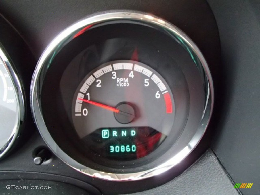 2011 Caliber Mainstreet - Bright White / Dark Slate Gray photo #24