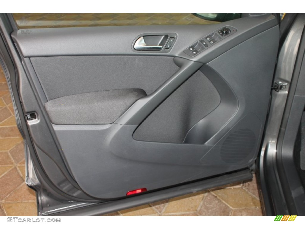 2014 Volkswagen Tiguan S Black Door Panel Photo #85050691