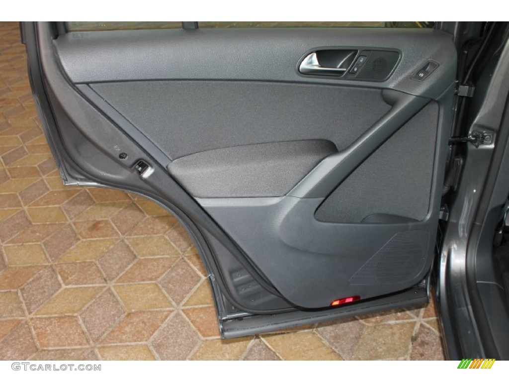 2014 Volkswagen Tiguan S Black Door Panel Photo #85050949