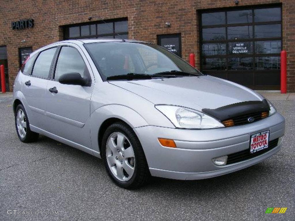 2002 Focus ZX5 Hatchback - CD Silver Metallic / Medium Graphite photo #1