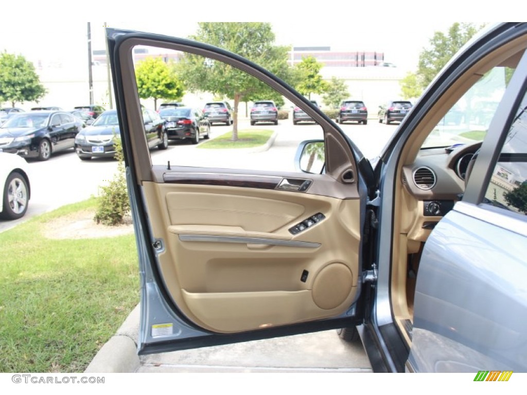 2010 Mercedes-Benz ML 350 Cashmere Door Panel Photo #85057222