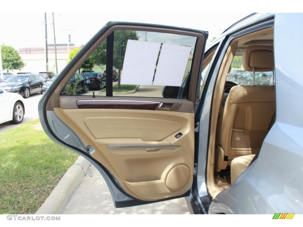 2010 Mercedes-Benz ML 350 Cashmere Door Panel Photo #85057267