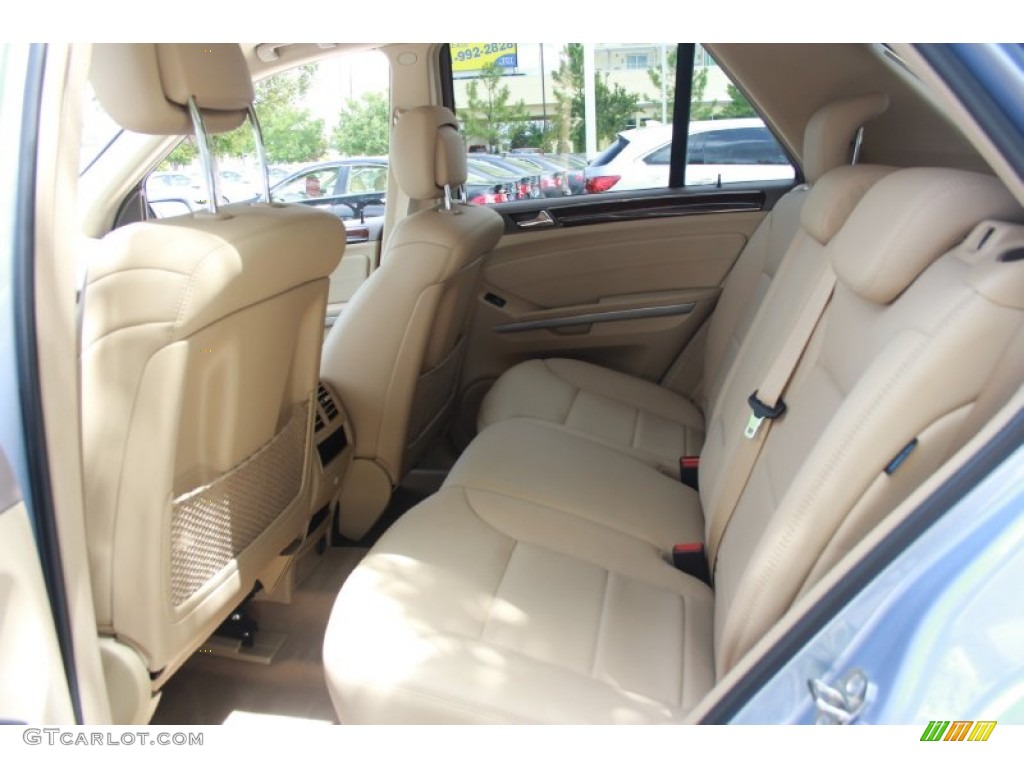 2010 Mercedes-Benz ML 350 Rear Seat Photos