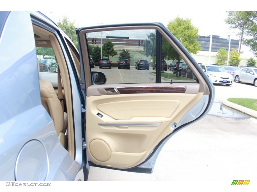 2010 Mercedes-Benz ML 350 Cashmere Door Panel Photo #85057309