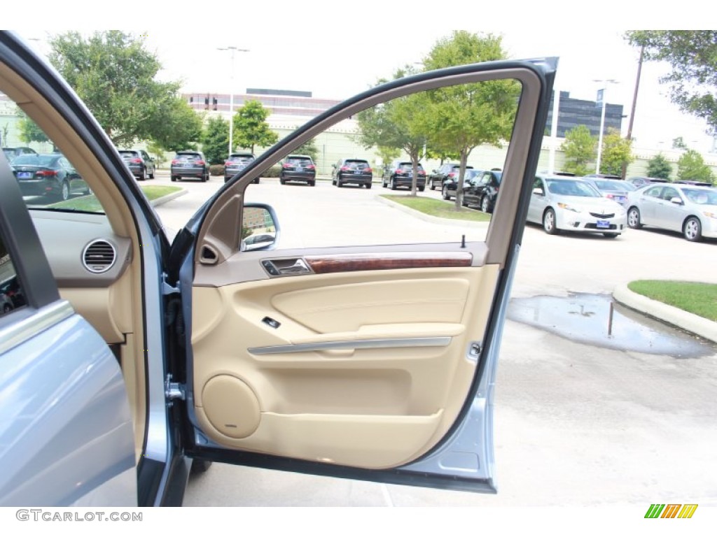 2010 Mercedes-Benz ML 350 Cashmere Door Panel Photo #85057354