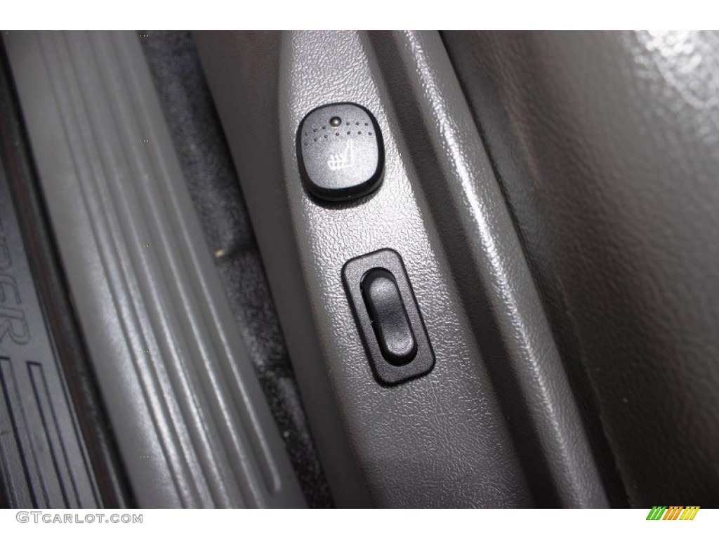 2004 Explorer Sport Trac XLT 4x4 - Black Clearcoat / Medium Dark Flint/Dark Flint photo #29