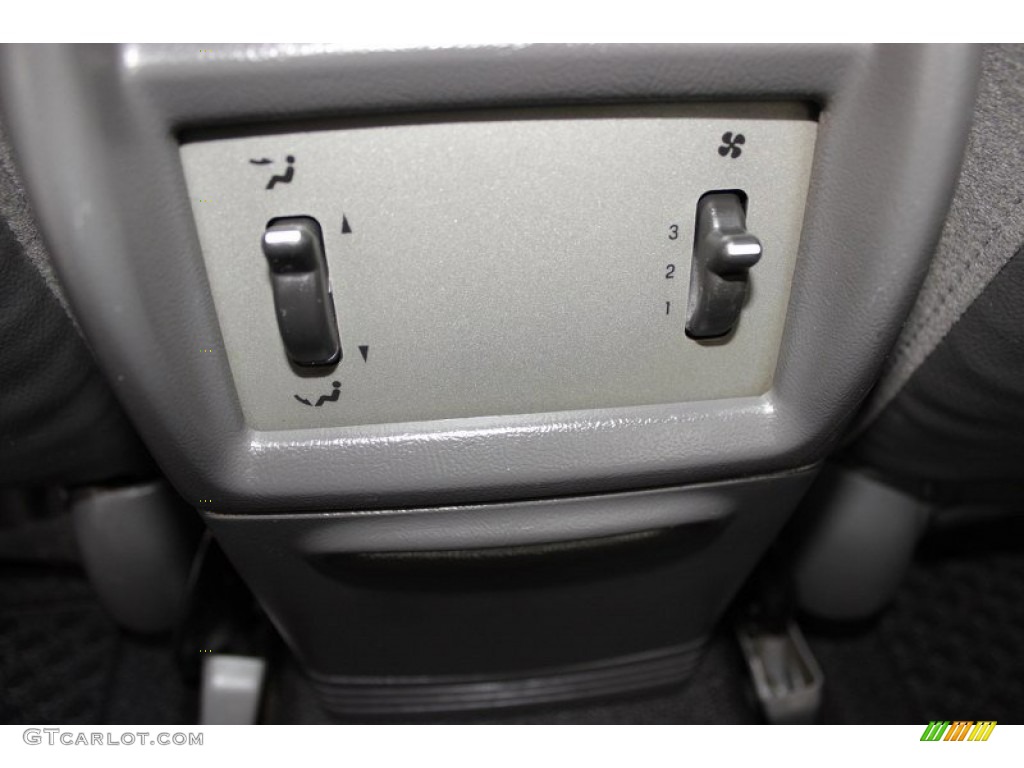 2004 Explorer Sport Trac XLT 4x4 - Black Clearcoat / Medium Dark Flint/Dark Flint photo #30