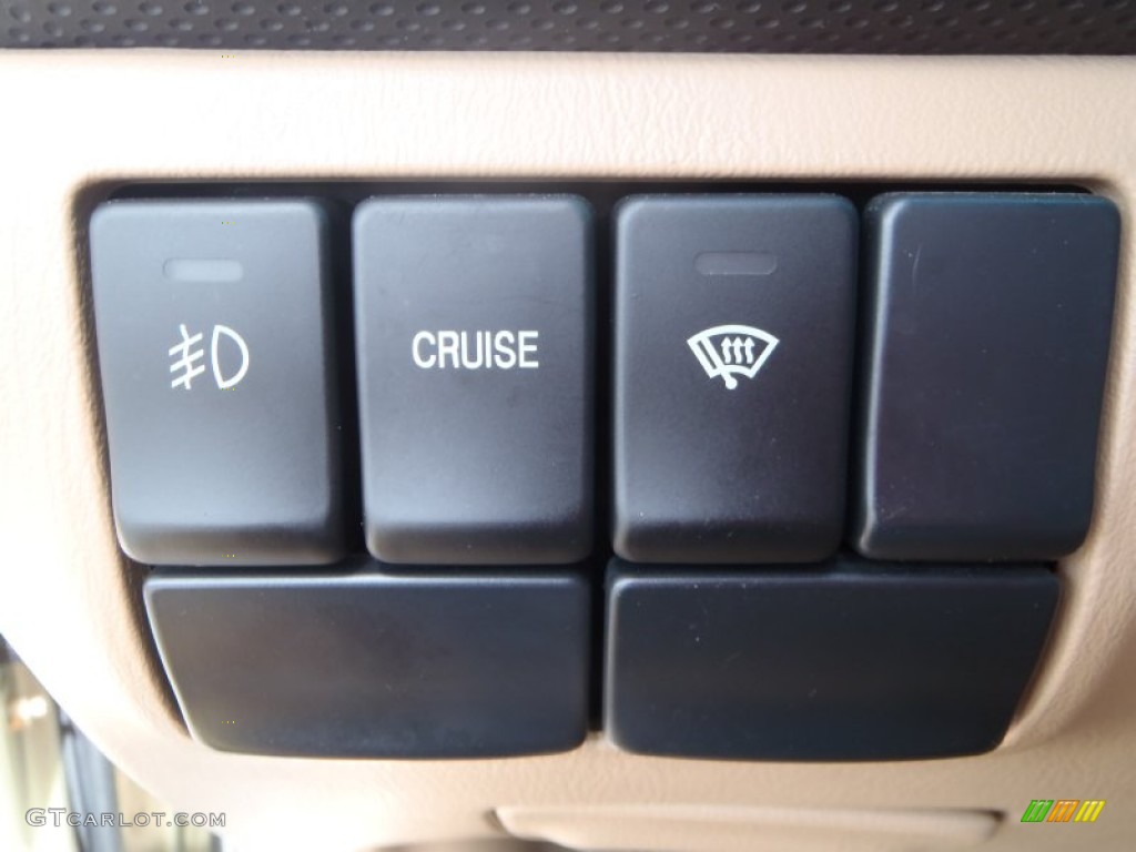 2003 Subaru Forester 2.5 XS Controls Photo #85068564
